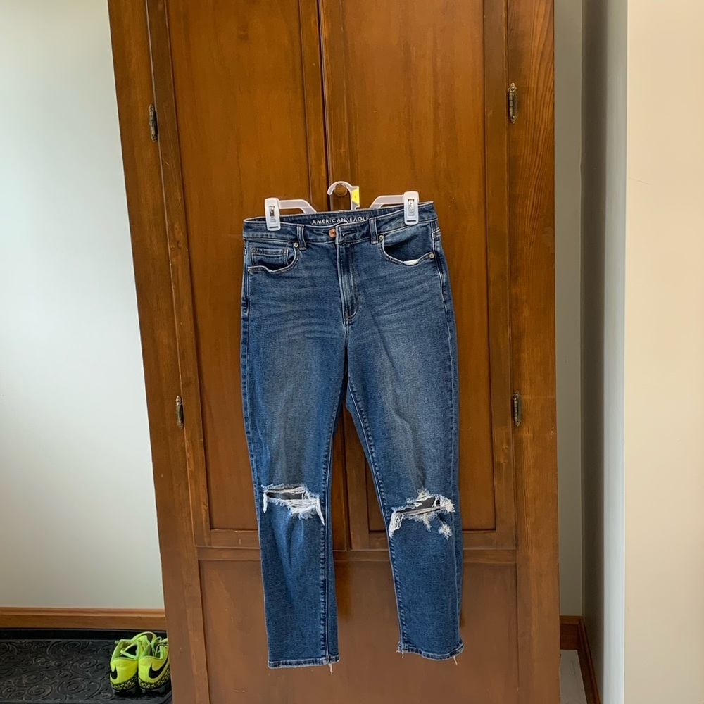 AMERICAN EAGLE stretch distresses mom jeans size 6 11in rise 25-26 inseam